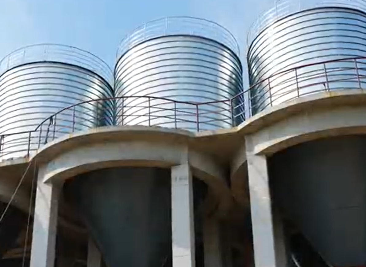 螺旋式钢板仓施工现场