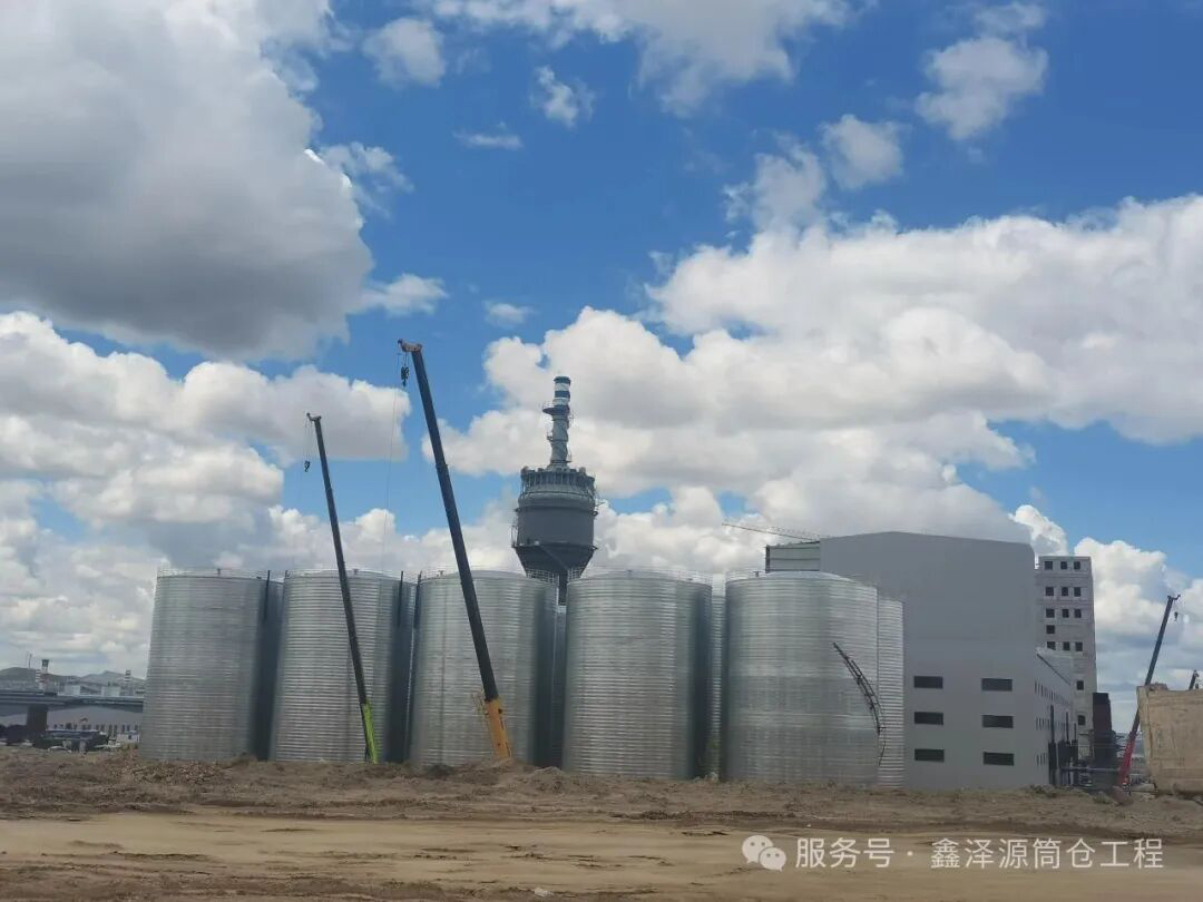 内蒙古霍都新材料有限公司煅烧车间顺利点火，鑫泽源承建的石油焦钢板仓主体工程竣工。