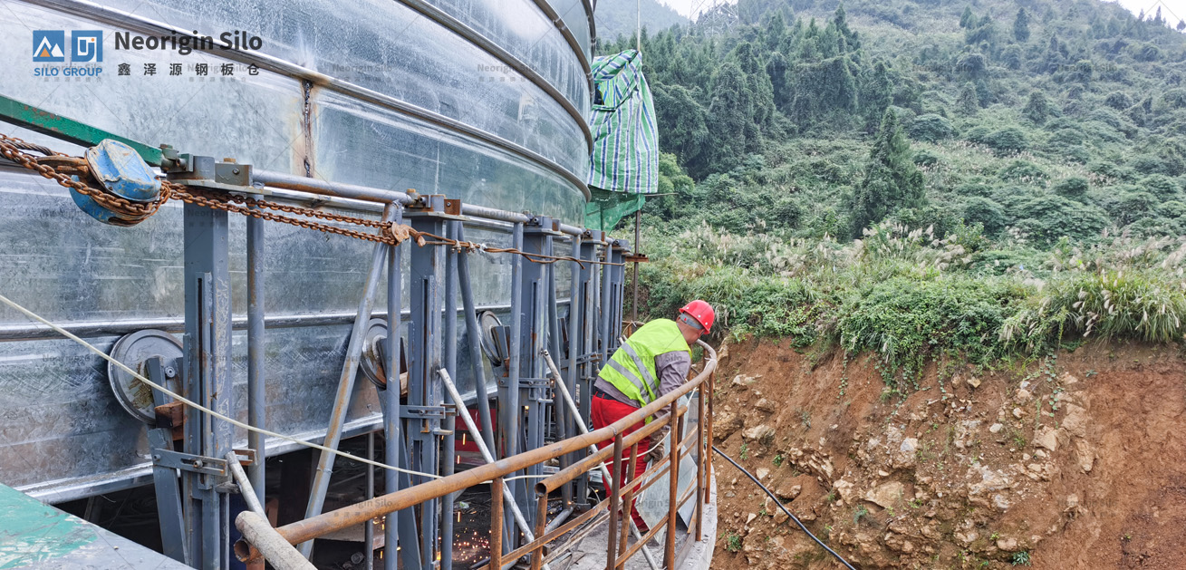 螺旋式载氟氧化铝钢板仓_4