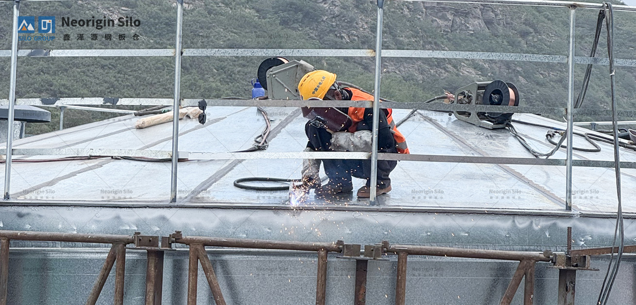 螺旋式载氟氧化铝钢板仓_4